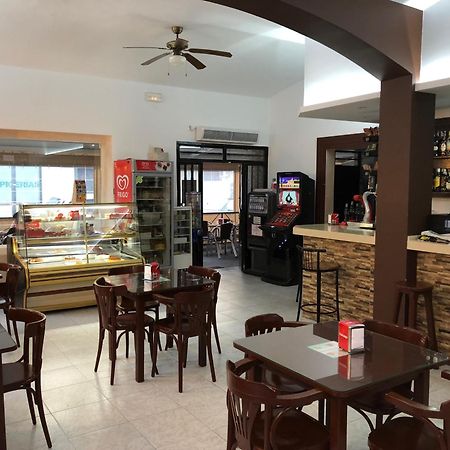 Hostal Barbate Bagian luar foto